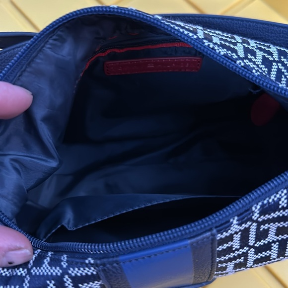 EUC* Tommy Hilfiger purse - Picture 3 of 4
